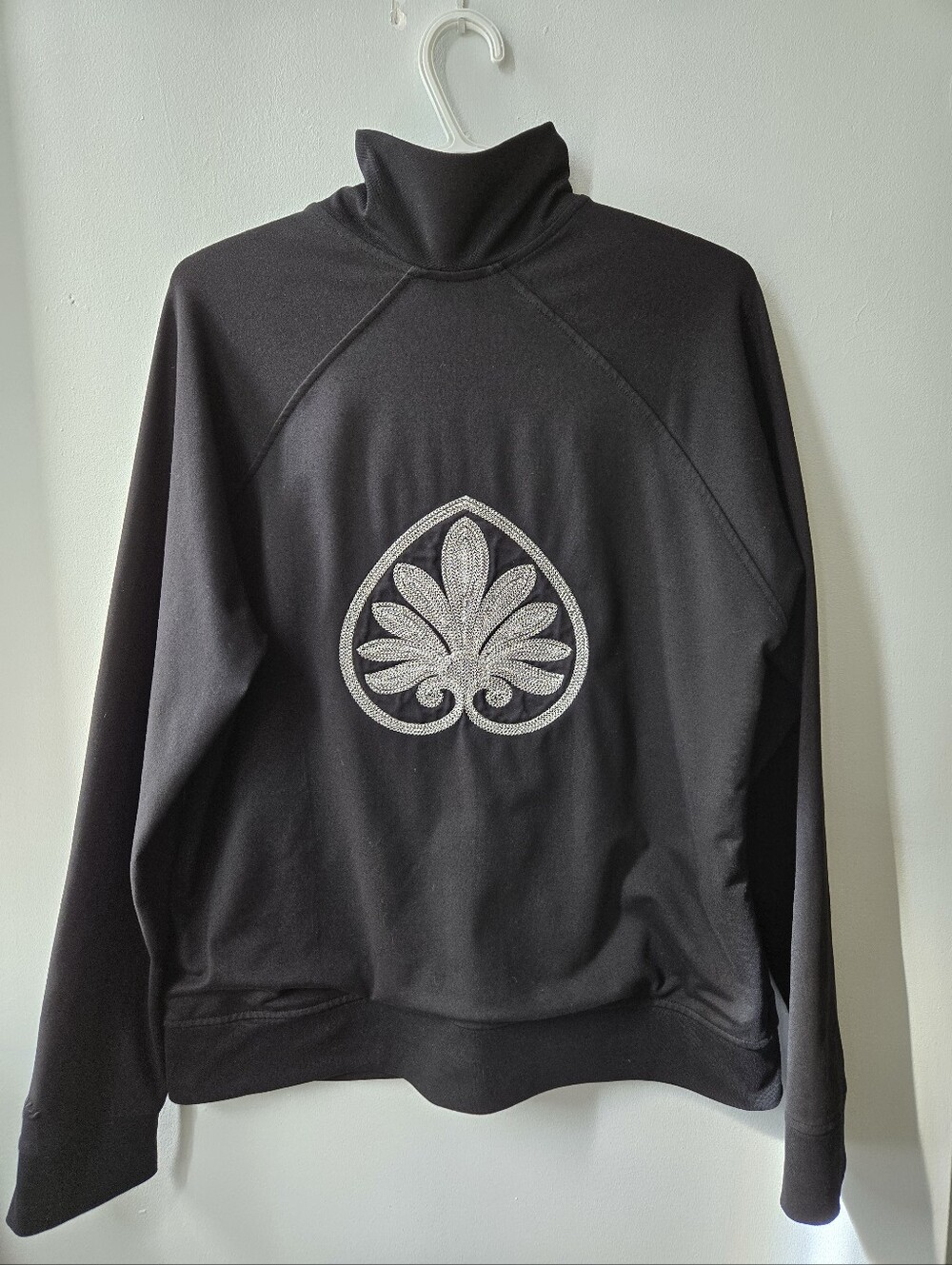 Vintage Y2K Womens XL Black Sweater Silver Embroidered Leaf/Crest Track Jacket